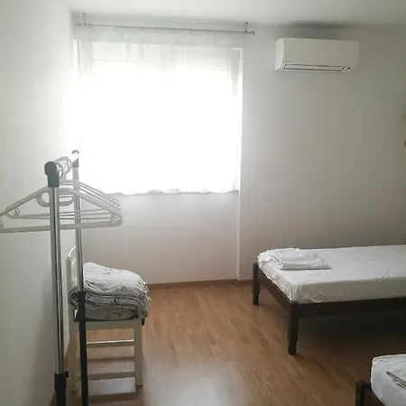 Quarto em Acomodações Particulares And Cozy Two Single Bed *