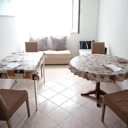 Quarto em Acomodações Particulares And Cozy Two Single Bed Split