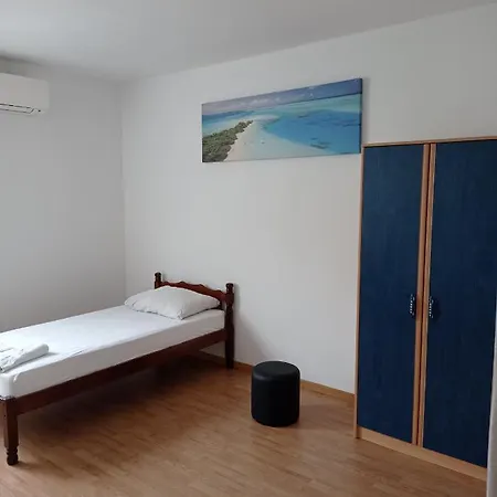 Privatunterkunft And Cozy Two Single Bed
