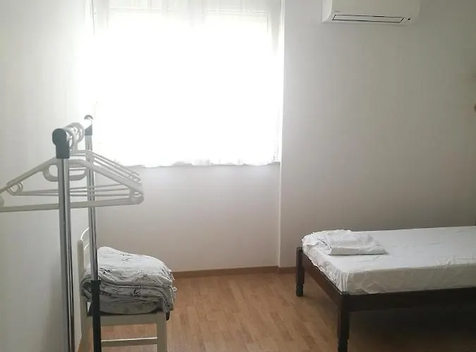 Homestay And Cozy Two Single Bed *