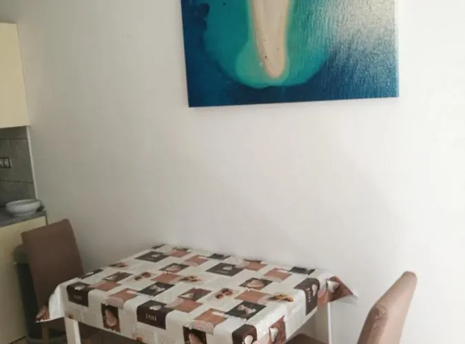 And Cozy Two Single Bed Homestay