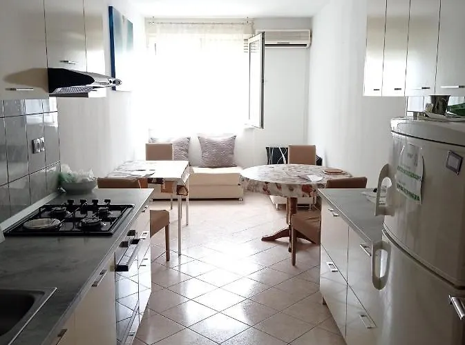 Homestay And Cozy Two Single Bed *