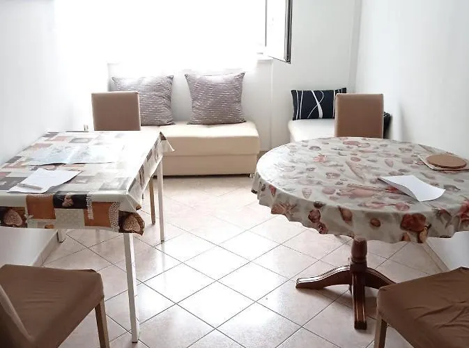 Homestay And Cozy Two Single Bed Split