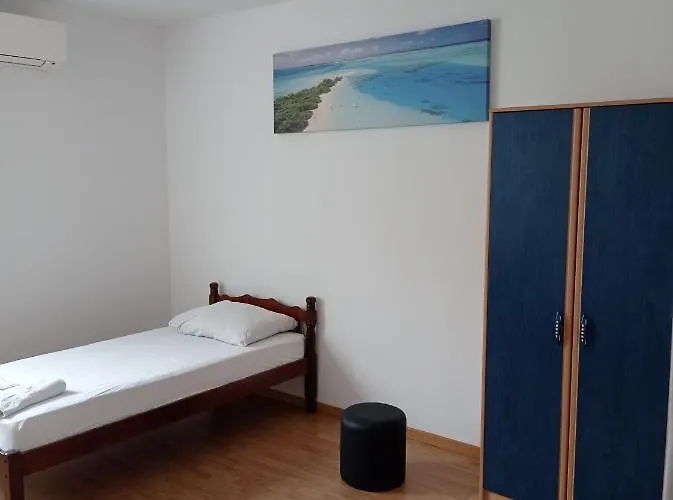 ホームステイ And Cozy Two Single Bed