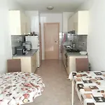 Проживание в семье And Cozy Two Single Bed *