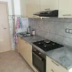 And Cozy Two Single Bed Проживание в семье