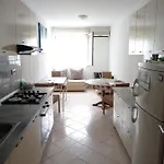 Проживание в семье And Cozy Two Single Bed *