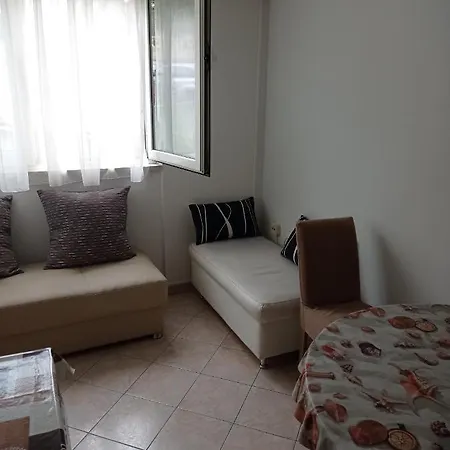 And Cozy Two Single Bed Сплит